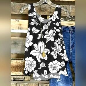 Floral Print Tank Top.  Crew Neck. Black NWT